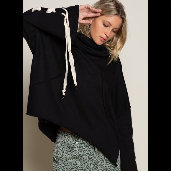 Cute top that can be paired with any pant. - Picture 2 of 4